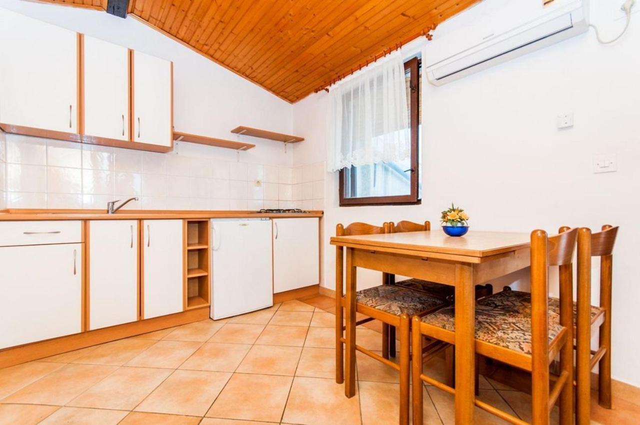 Crljenko Apartment *