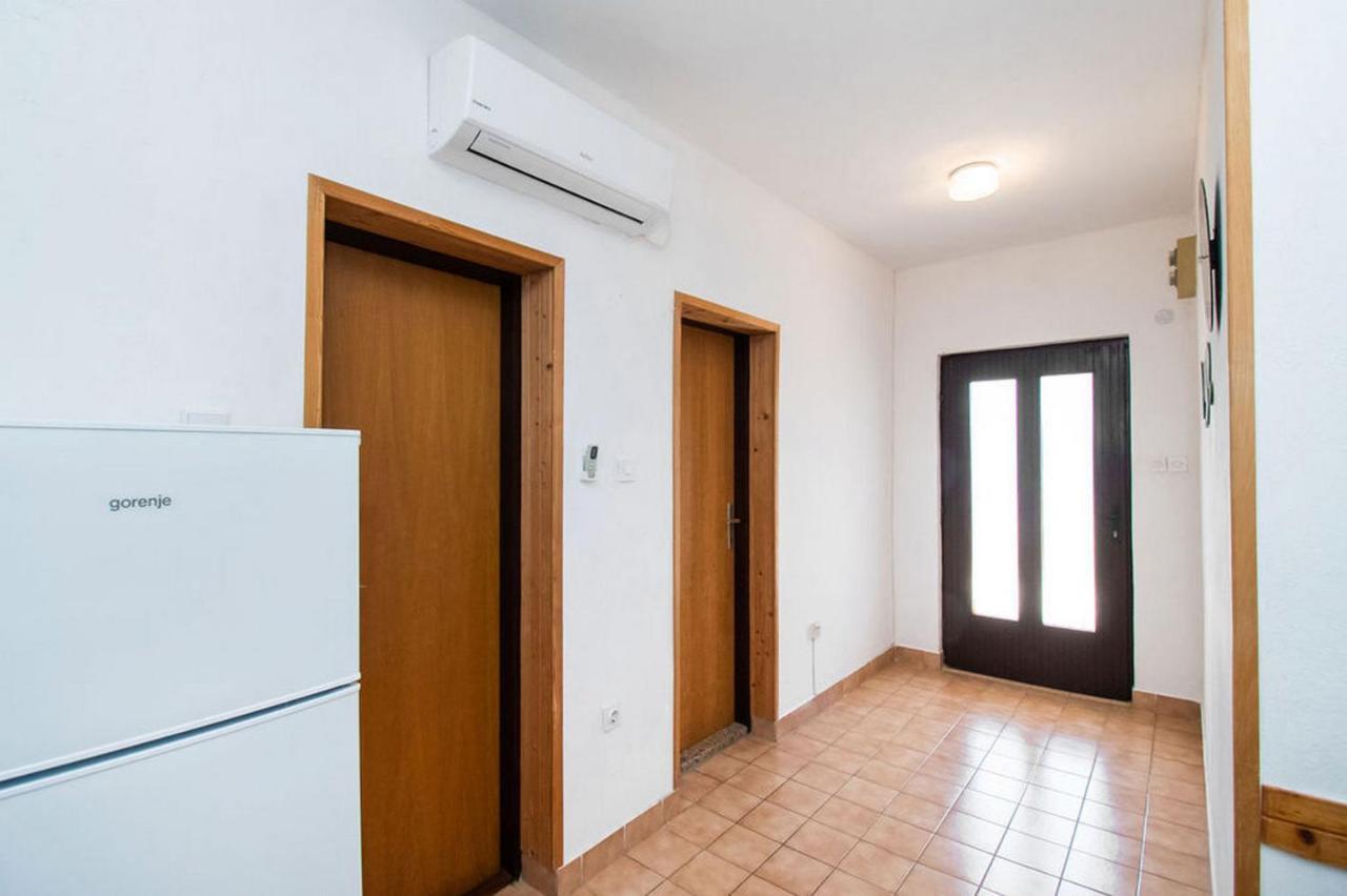 Crljenko Apartment *