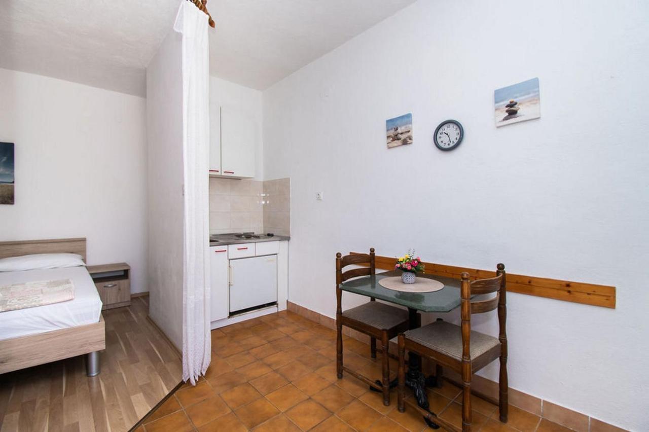 Apartment Crljenko *